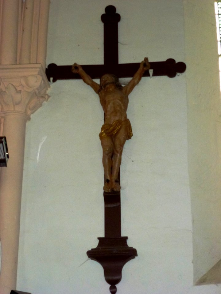 Église_de_La_Neuville_aux_Tourneurs,_croix