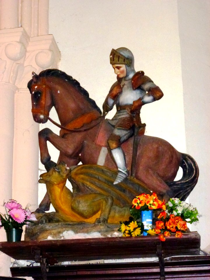 Église_de_La_Neuville_aux_Tourneurs,_statue_St.Michel