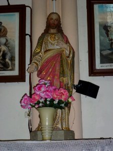 Église_de_La_Neuville_aux_Tourneurs,_statue_Sacré-coeur_de_Jesus