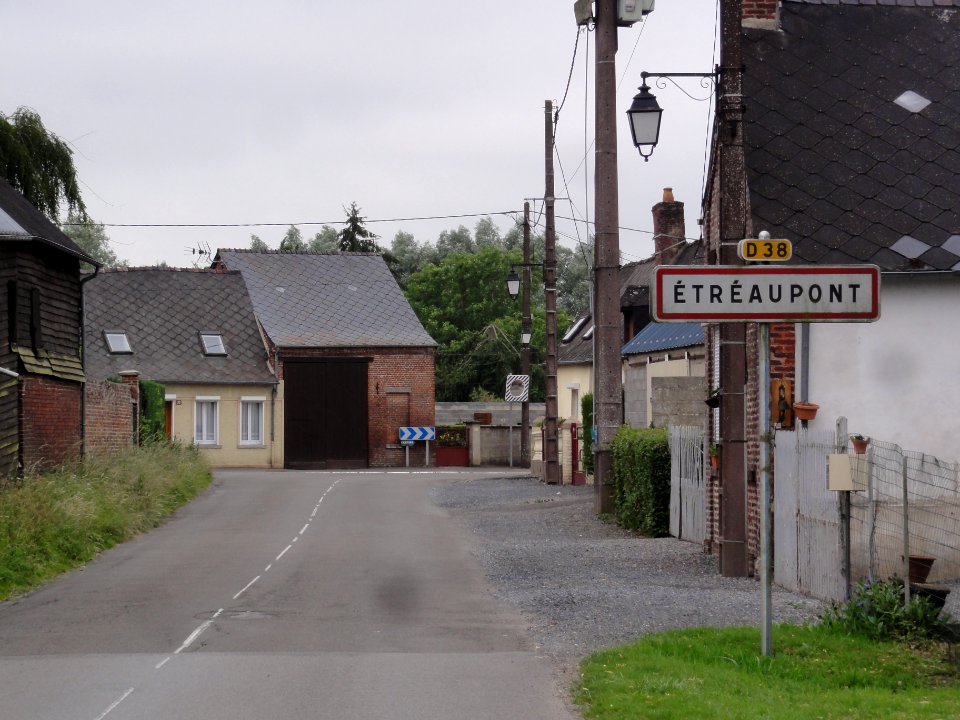Étréaupont_(Aisne)_city_limit_sign