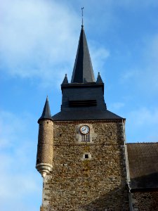 Église_Saint-Nicolas_de_Signy-le-Petit,_tour_vue_du_sud