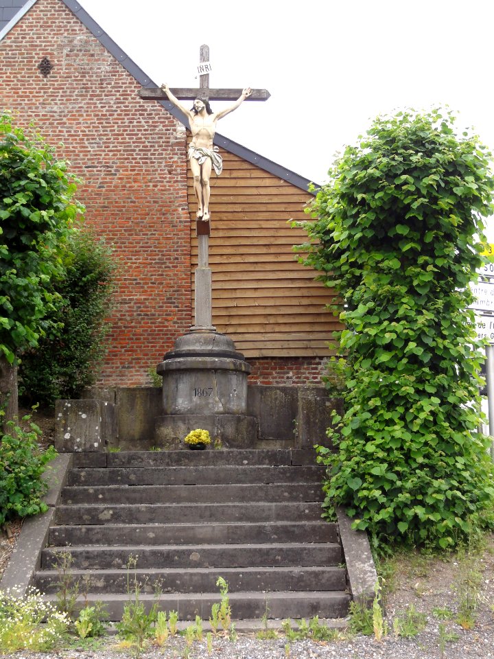 Étréaupont_(Aisne)_croix_de_chemin