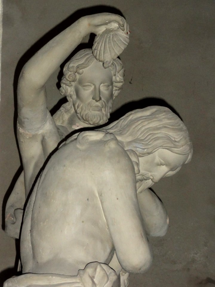 Église_Saint-Vivien_de_Saintes,_statue_baptême_du_Christ,_detail
