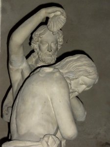 Église_Saint-Vivien_de_Saintes,_statue_baptême_du_Christ,_detail