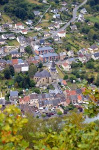 Église_Saint-Léger_de_Monthermé_from_Longue_Roche_viewpoint