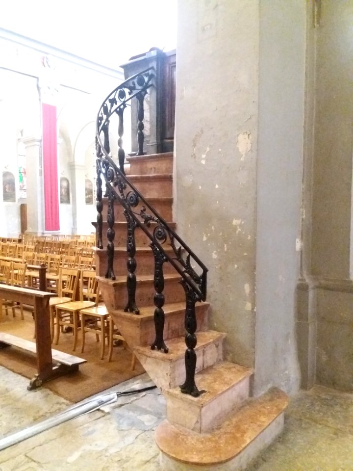 Église_Saint-Just_de_Lyon_-_Escalier_de_la_chaire