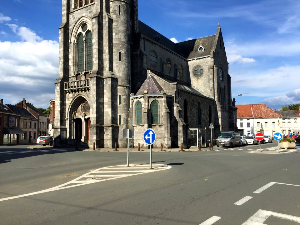 Église_Saint_Martin_(Ham-sur-Heure)_02