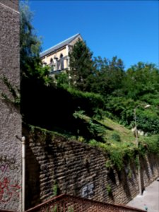 Église_Saint-Bernard_vue_depuis_l'escalier_rue_du_Général_de_Sève