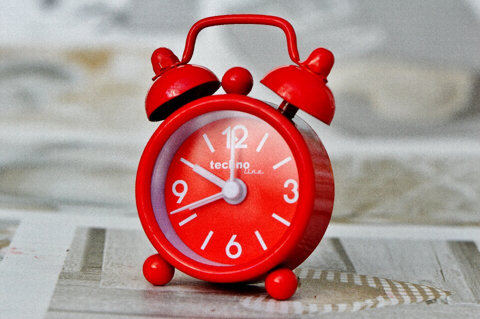 Time of time indicating hour