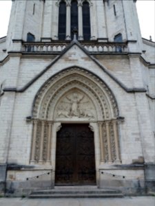 Église_Sainte-Blandine_-_Porte_et_fronton