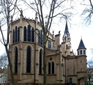 Église_Sainte-Blandine_-_Abside_et_tourelle_nord