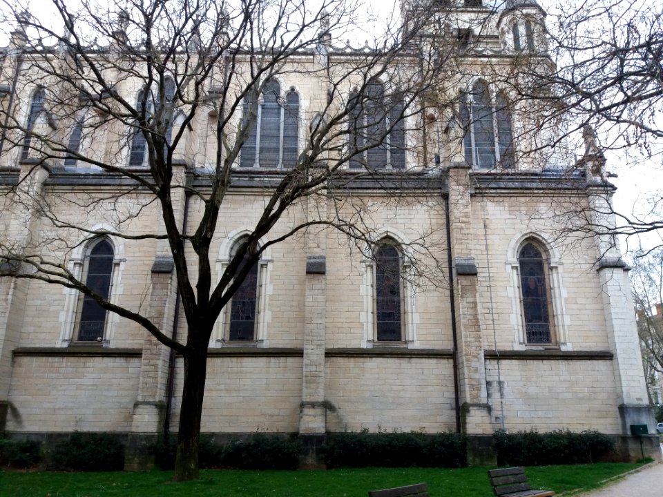 Église_Sainte-Blandine_-_Côté_nord_2