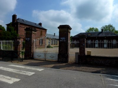 Écardenville-la-Campagne_(Eure,_Fr)_mairie-école