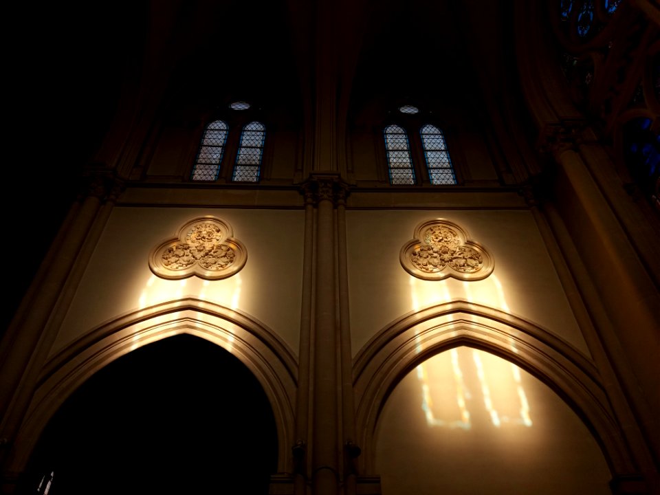 Église_Notre-Dame_de_Bellecombe_de_Lyon_-_Reliefs_du_transept