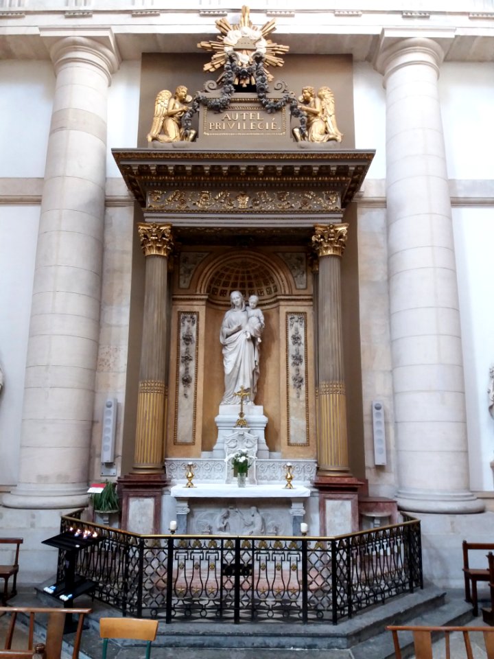 Église_Notre-Dame-Saint-Vincent_de_Lyon_-_Autel_de_la_Vierge_à_l'enfant