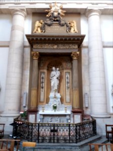Église_Notre-Dame-Saint-Vincent_de_Lyon_-_Autel_de_la_Vierge_à_l'enfant
