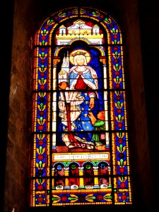 Église_Notre_Dame_et_Saint-Junien_de_Lusignan,_vitrail_04