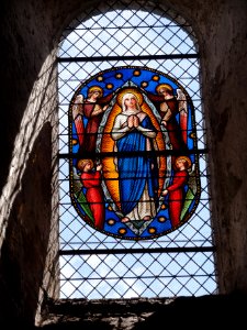 Église_Notre_Dame_et_Saint-Junien_de_Lusignan,_vitrail_01