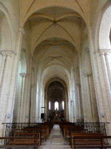 Église_Notre_Dame_et_Saint-Junien_de_Lusignan,_intérieur