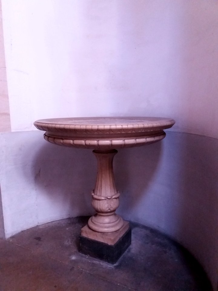 Église_Notre-Dame-Saint-Vincent_de_Lyon_-_Fonts_baptismaux