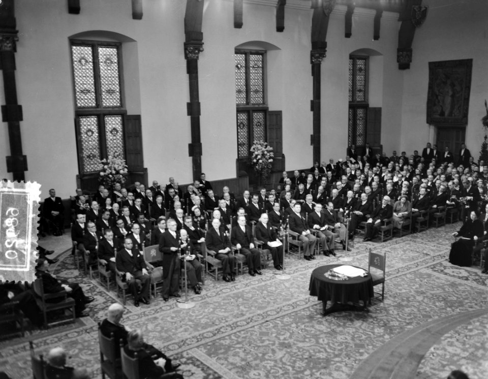 Één_van_de_ministers_houdt_een_toespraak,_Bestanddeelnr_906-8920