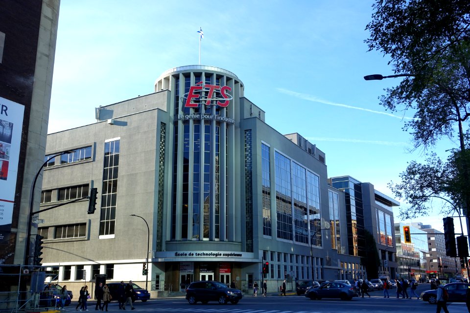 École_de_technologie_supérieure_-_Montreal,_Canada_-_DSC07688