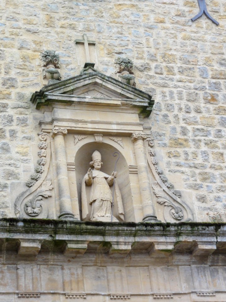 Église_Saint-Martin_de_Cliron,_statue_au-dessus_le_portail