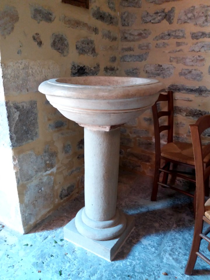 Église_de_Saint-Maurice_d'Ardèche_-_Fonts_baptismaux