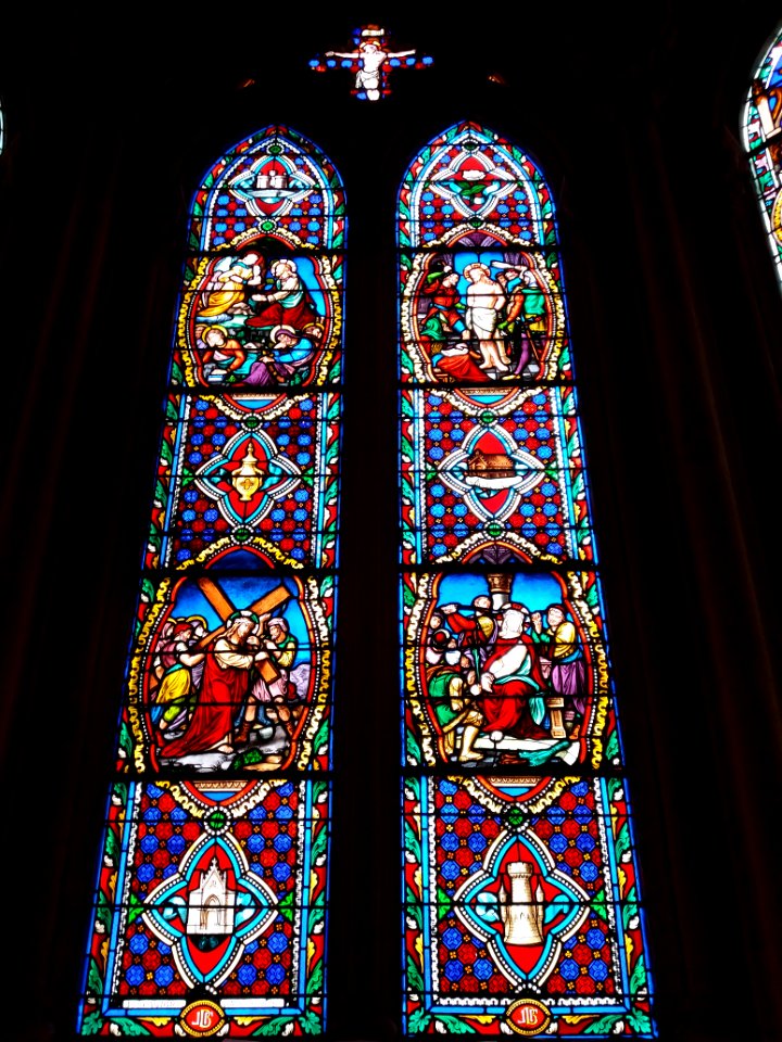 Église_de_la_Rédemption_-_Vitrail_central_de_l'abside
