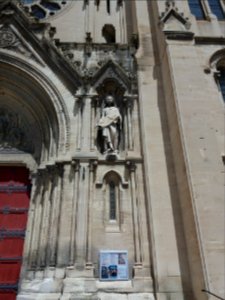 Église_Saint-Baudile_de_Nîmes_-_Statue_à_droite_du_portail
