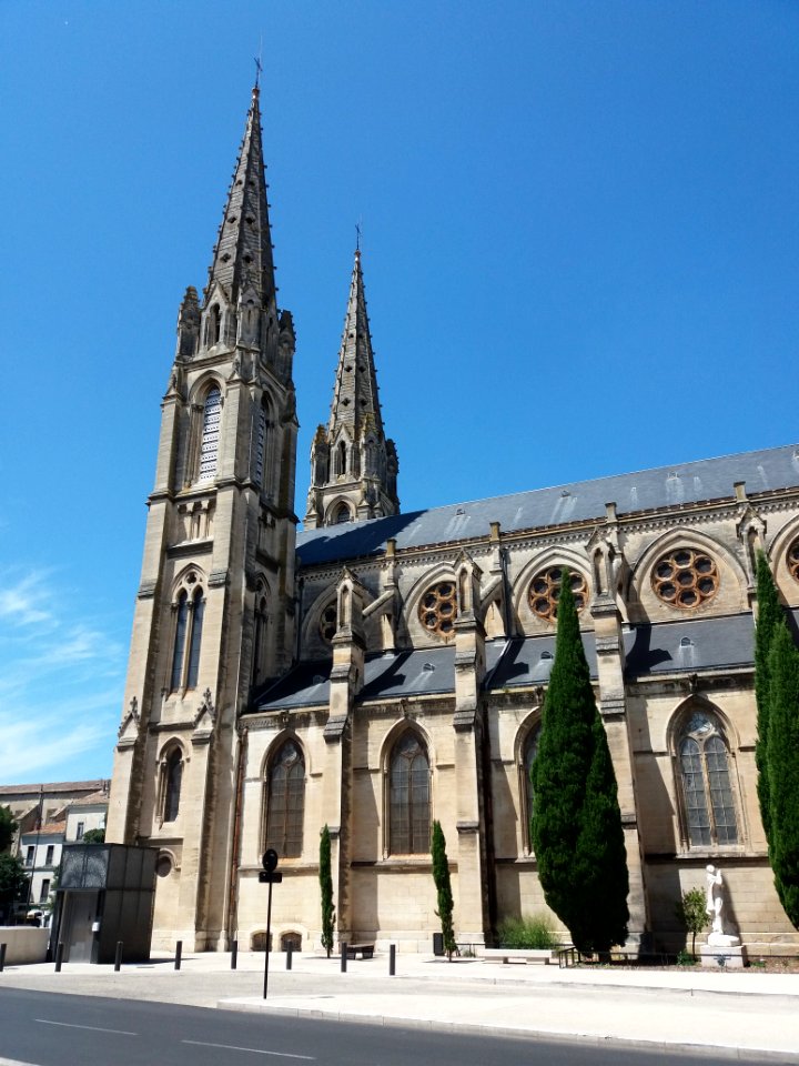 Église_Saint-Baudile_de_Nîmes_-_Flèches_vues_depuis_l'est