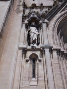 Église_Saint-Baudile_de_Nîmes_-_Statue_à_gauche_du_portail
