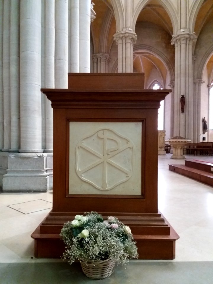 Église_de_la_Rédemption_-_Pupitre
