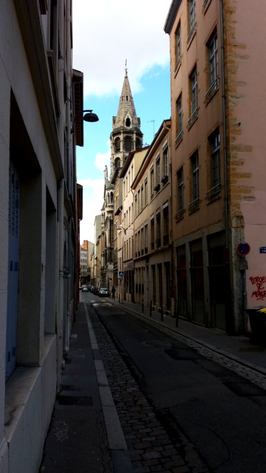 Église_du_Bon-Pasteur_de_Lyon_-_Situation_dans_la_rue_Neyret