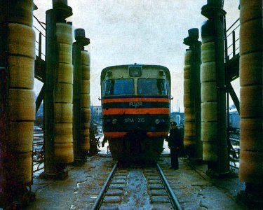 ДР1А-275,_СССР,_Литовская_ССР,_депо_Вильнюс_(Trainpix_204488)