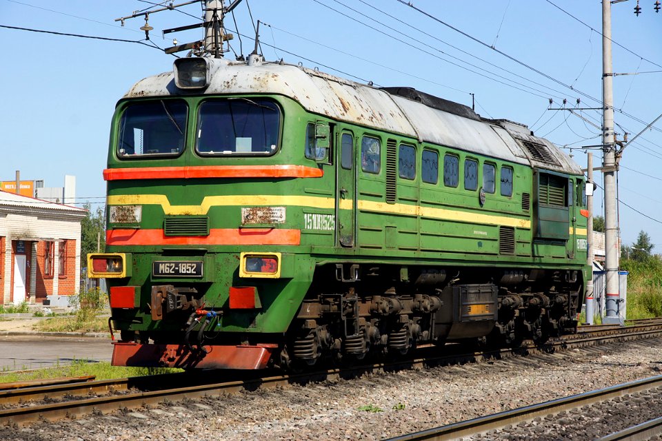 ДМ62-1852,_Russia,_Saint_Petersburg,_Dacha_Dolgorukova_station_(Trainpix_111919)