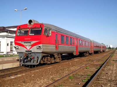 ДР1А-328,_Литва,_Тельшяйский_уезд,_станция_Плунге_(Trainpix_93261)