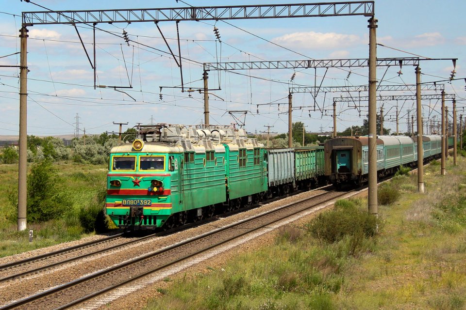 ВЛ80С-392,_Казахстан,_Карагандинская_область,_перегон_Жана_Караганды_-_Майкудук_(Trainpix_199828)