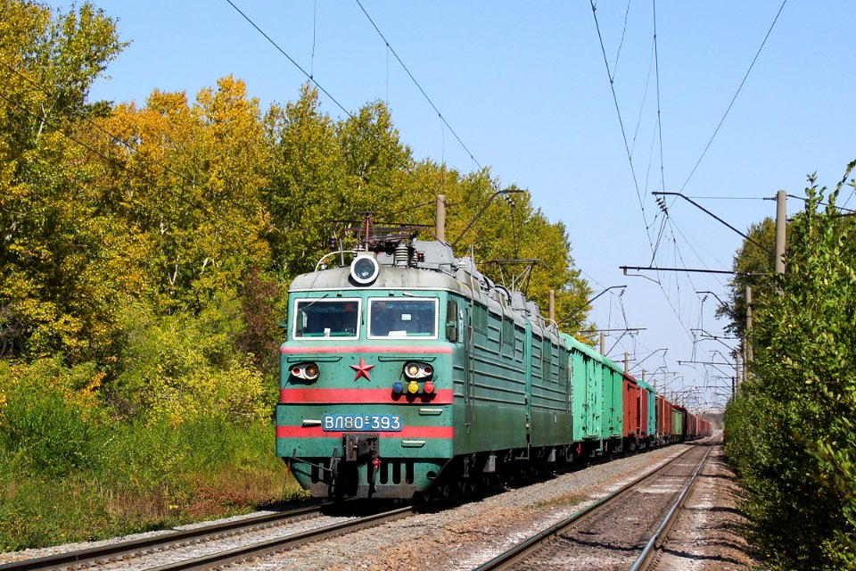 ВЛ80С-393,_Казахстан,_Карагандинская_область,_перегон_Жана_Караганды_-_Майкудук_(Trainpix_205542)