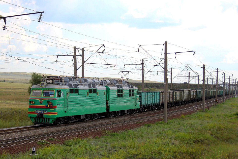 ВЛ80С-392,_Казахстан,_Карагандинская_область,_перегон_Топар_-_Карабас_(Trainpix_171390)