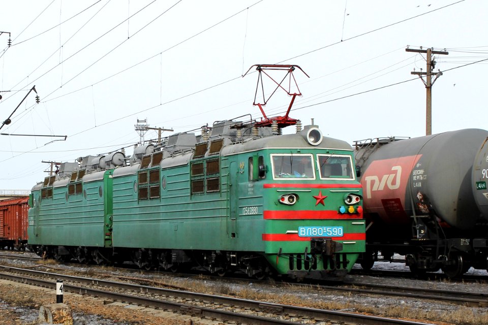 ВЛ80С-590,_Kazakhstan,_Karaganda_region,_Karaganda-Sorting_station_(Trainpix_156921)