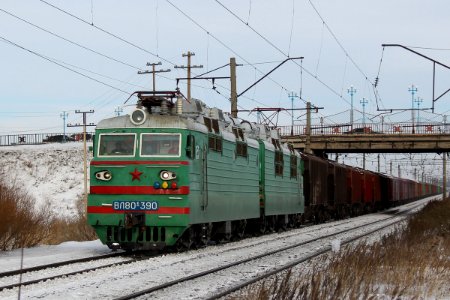 ВЛ80С-390,_Казахстан,_Карагандинская_область,_перегон_Жана_Караганды_-_Майкудук_(Trainpix_180835)
