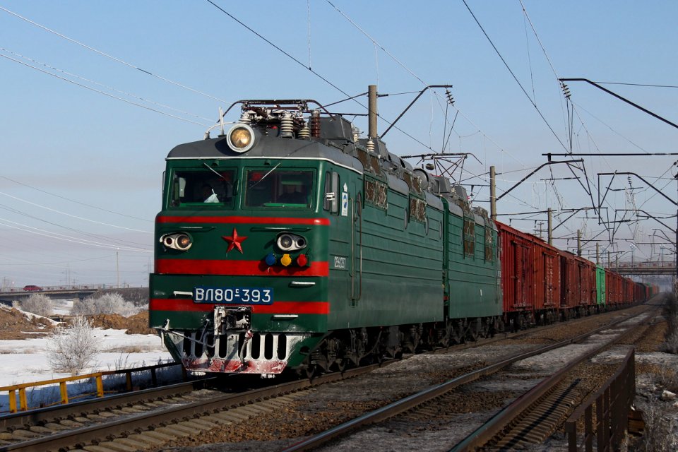 ВЛ80С-393,_Казахстан,_Карагандинская_область,_перегон_Жана_Караганды_-_Майкудук_(Trainpix_188996)