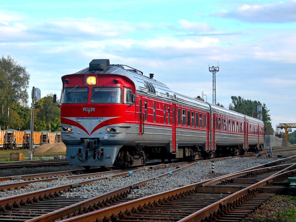 ДР1А-283,_Литва,_Шяуляйский_уезд,_станция_Шиленай_(Trainpix_175556)