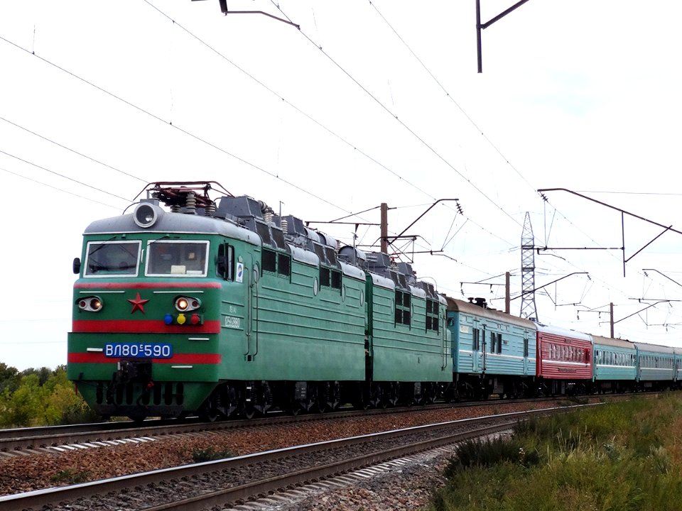 ВЛ80С-590,_Казахстан,_Карагандинская_область,_перегон_Жана_Караганды_-_Майкудук_(Trainpix_141986)