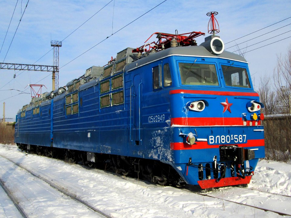 ВЛ80С-587,_Казахстан,_Карагандинская_область,_депо_Караганда-Сортировочная_(Trainpix_85990)