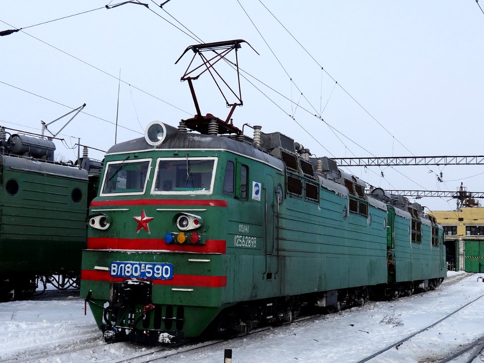 ВЛ80С-590,_Kazakhstan,_Karaganda_region,_Karaganda_depot_(Trainpix_120748)