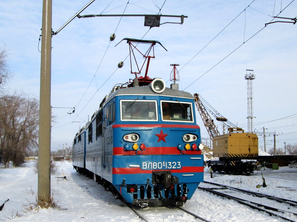 КЖ561-389,_Казахстан,_Карагандинская_область,_депо_Караганда-Сортировочная_(Trainpix_86201)