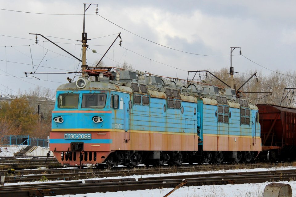 ВЛ80Т-2089,_Kazakhstan,_Karaganda_region,_Karaganda-Sorting_station_(Trainpix_177906)