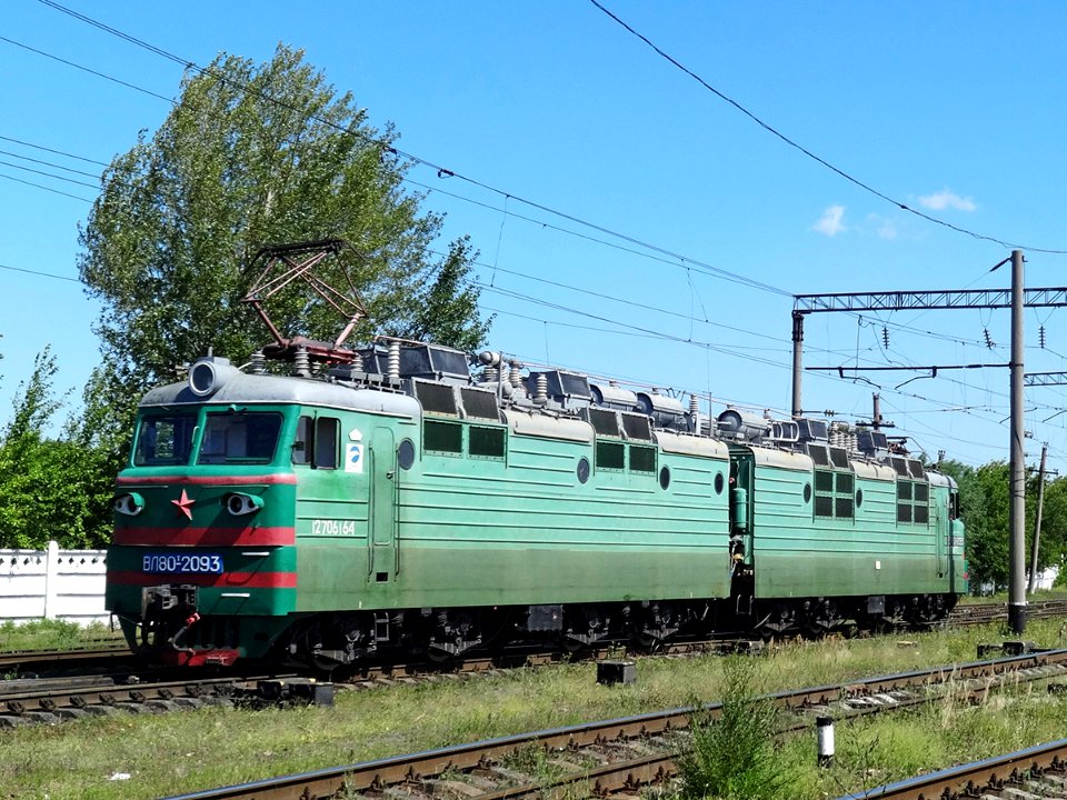 ВЛ80Т-2093,_Kazakhstan,_Karaganda_region,_Karaganda-Sorting_station_(Trainpix_137583)